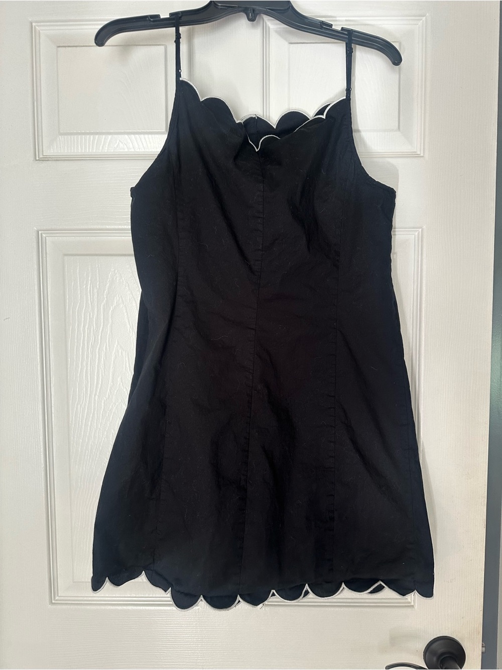 Women’s Black Scallop-Trim Dress - Picture 4 of 6